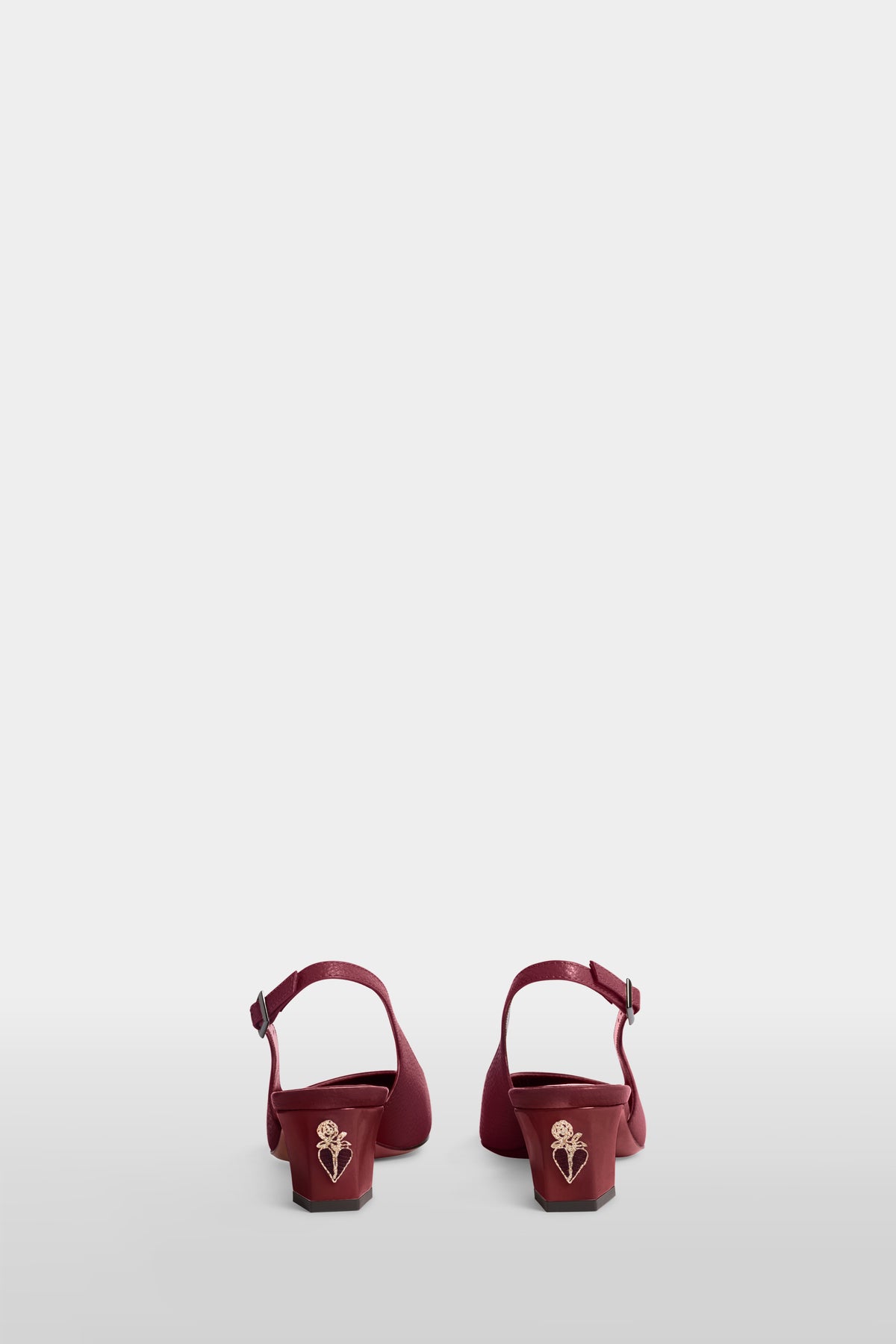 Décolleté slingback con tacco basso (foto mancanti)