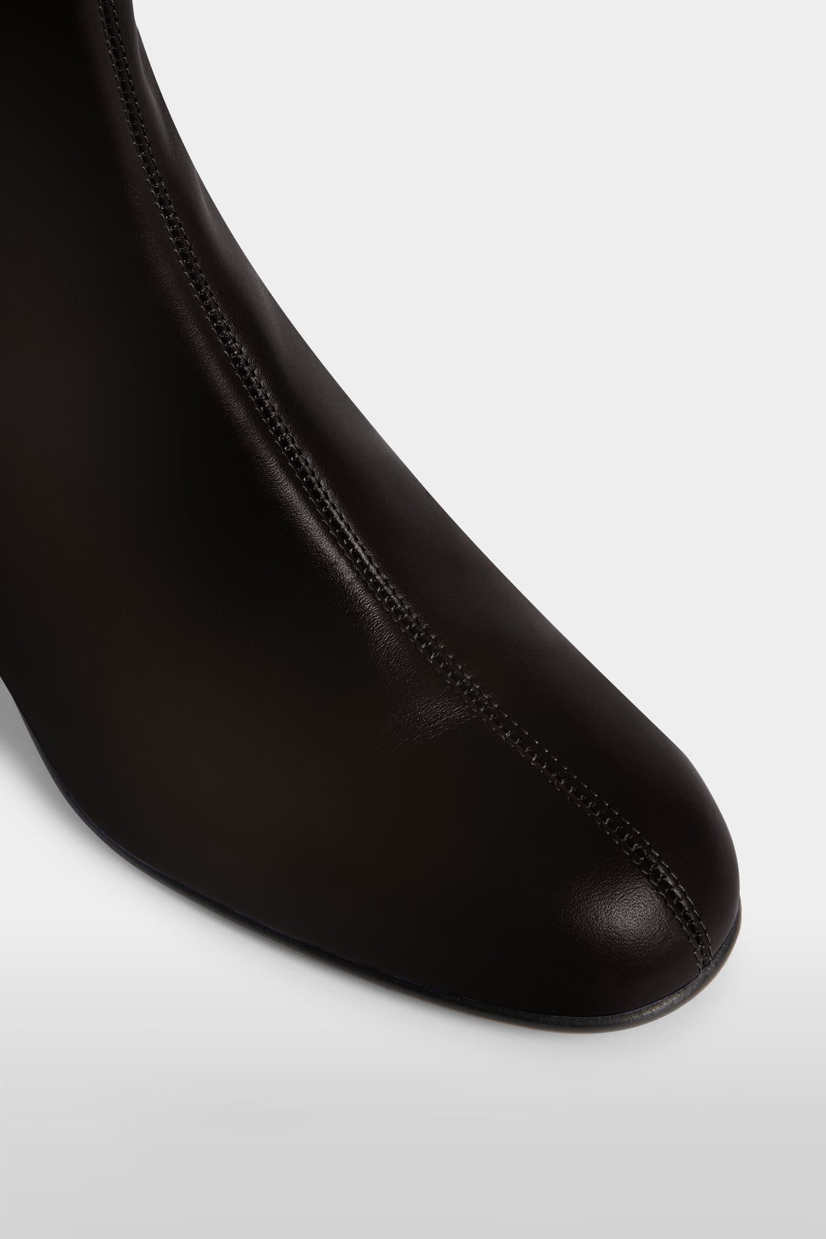 Stivaletti in pelle con tacco scultura